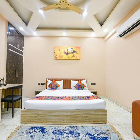 Fabhotel Vibe Нойда Экстерьер фото