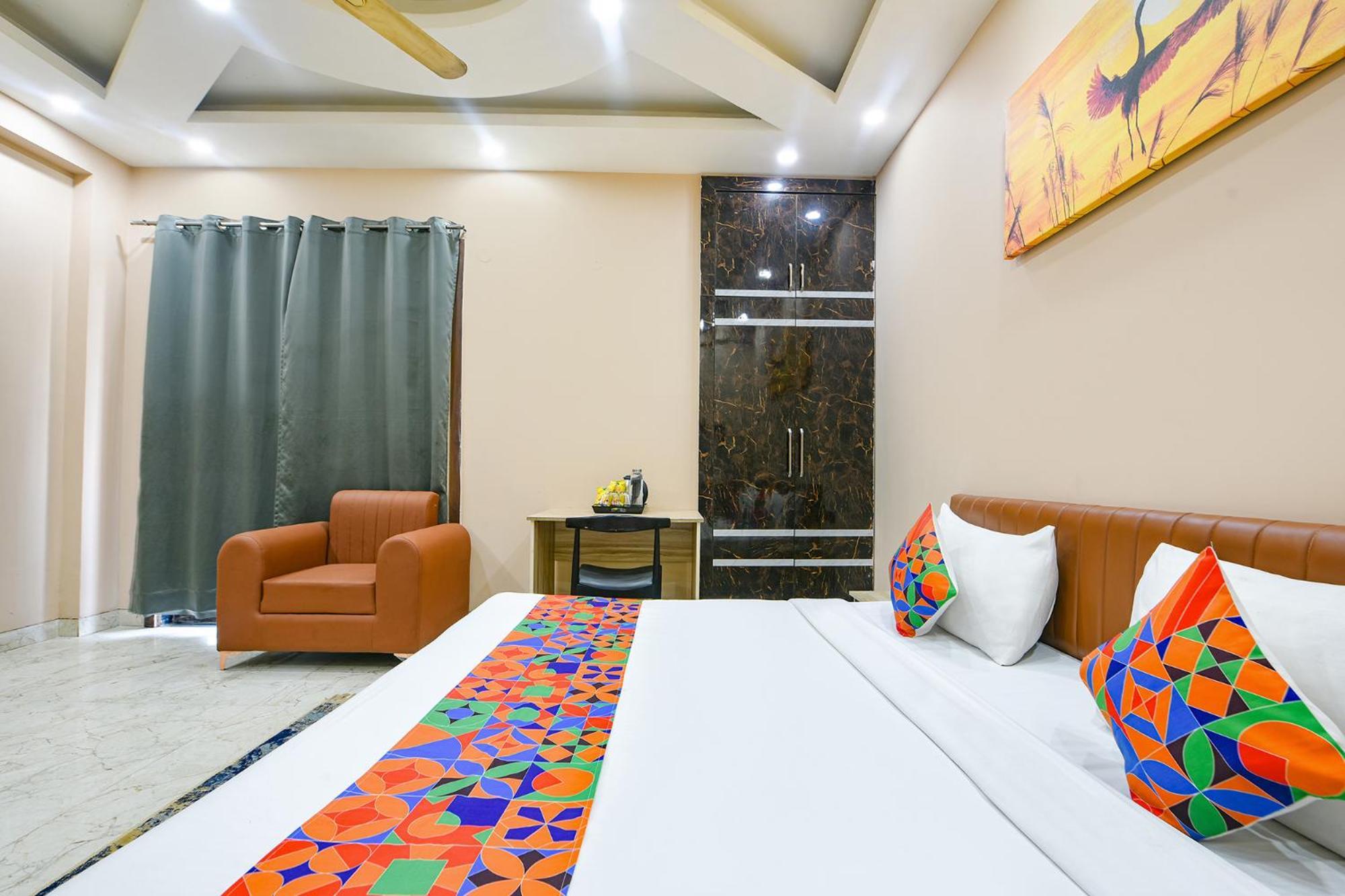 Fabhotel Vibe Нойда Экстерьер фото