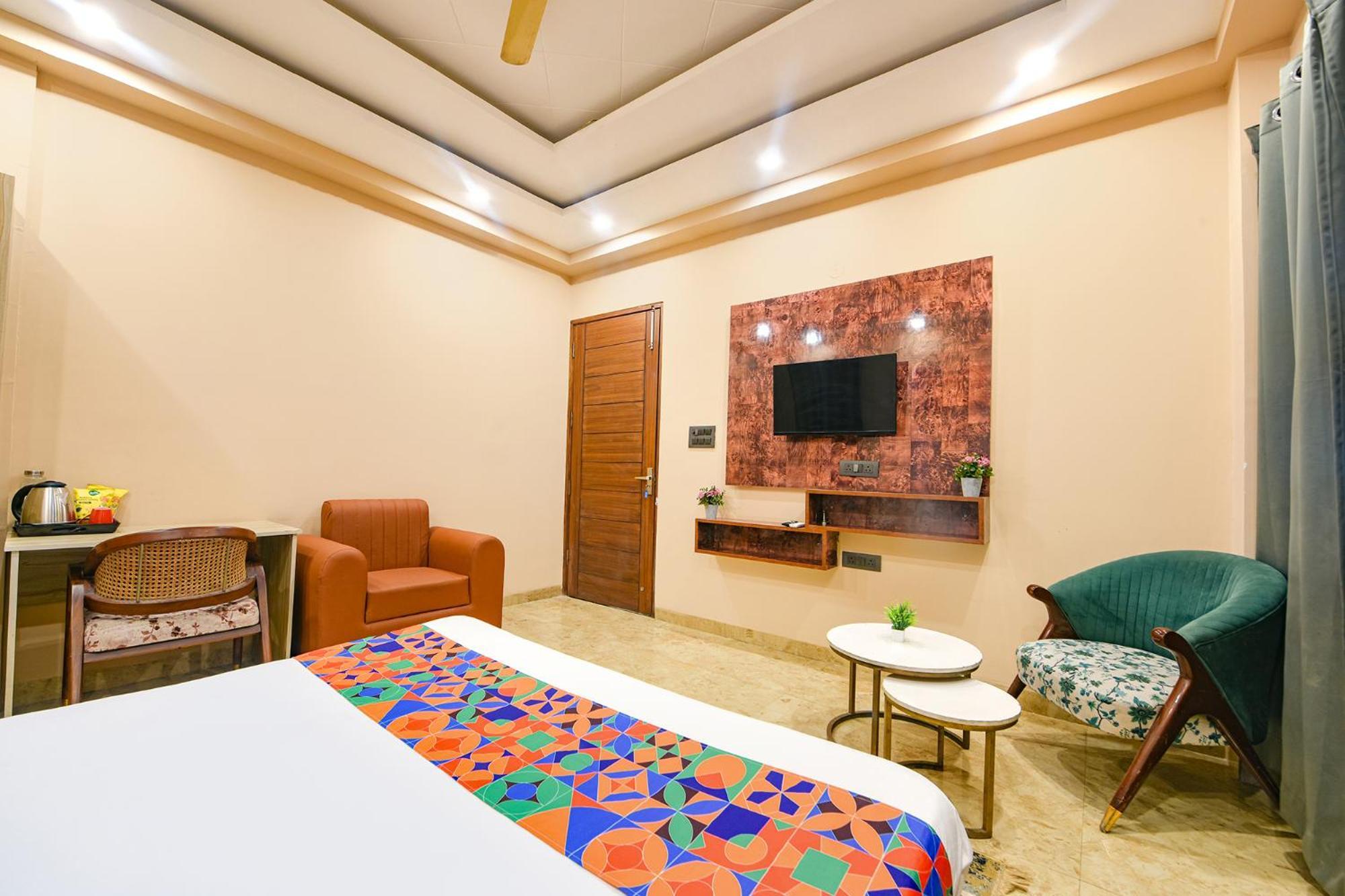 Fabhotel Vibe Нойда Экстерьер фото